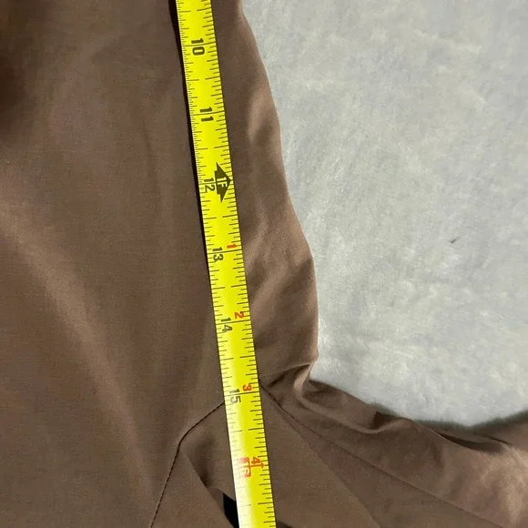 Prana Women's Size M Tan Capri Hiking Outdoor Athletic Shorts Drawstring Pockets - Picture 4 of 8